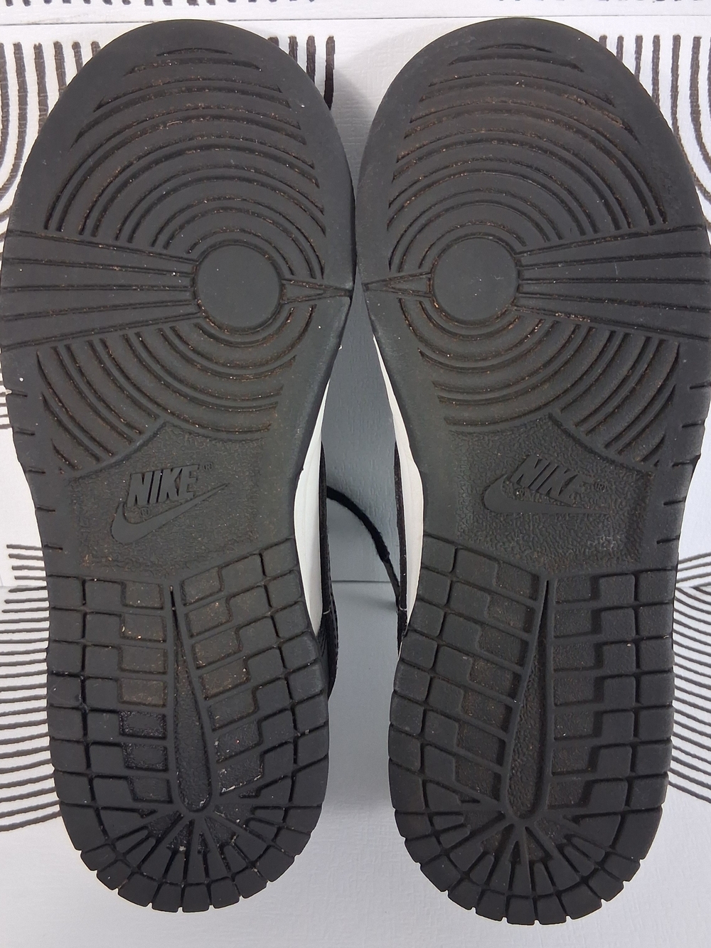 Nike Dunk Low Retro Youth 1.5 White/Black Panda Lace Up Sneakers (CW1588-100) - Picture 10 of 15